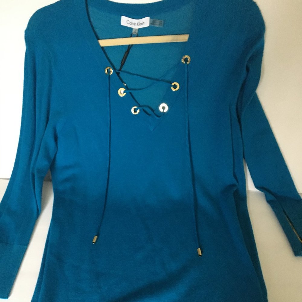 CALVIN KLEIN BLUE V NECK SWEATER